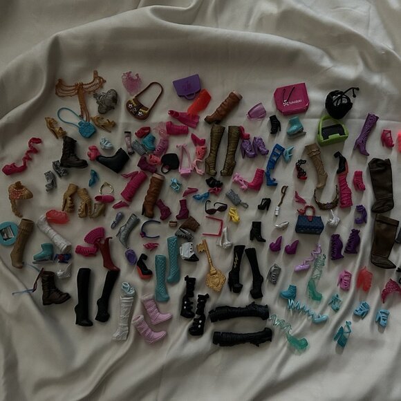 Barbie Shoes and Accessories - Over 125 pieces - Lot As Is - Picture 4 of 12
